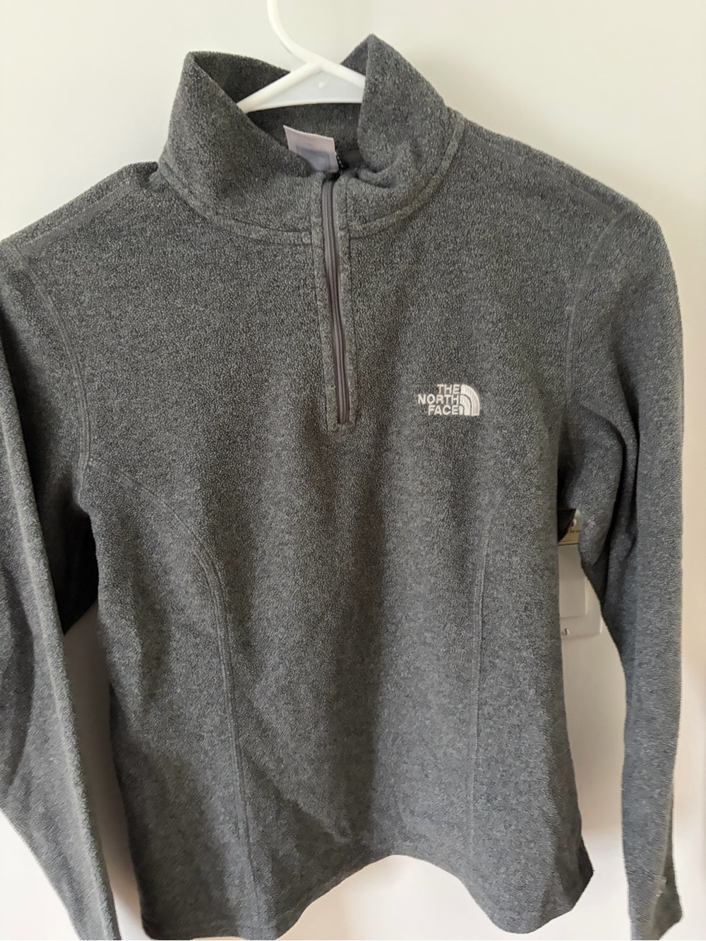 The North Face Men’s Charcoal Gray Quarter-Zip Fleece Pullover